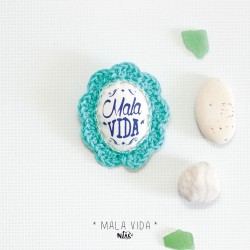Broche MALA VIDA sérigraphiée