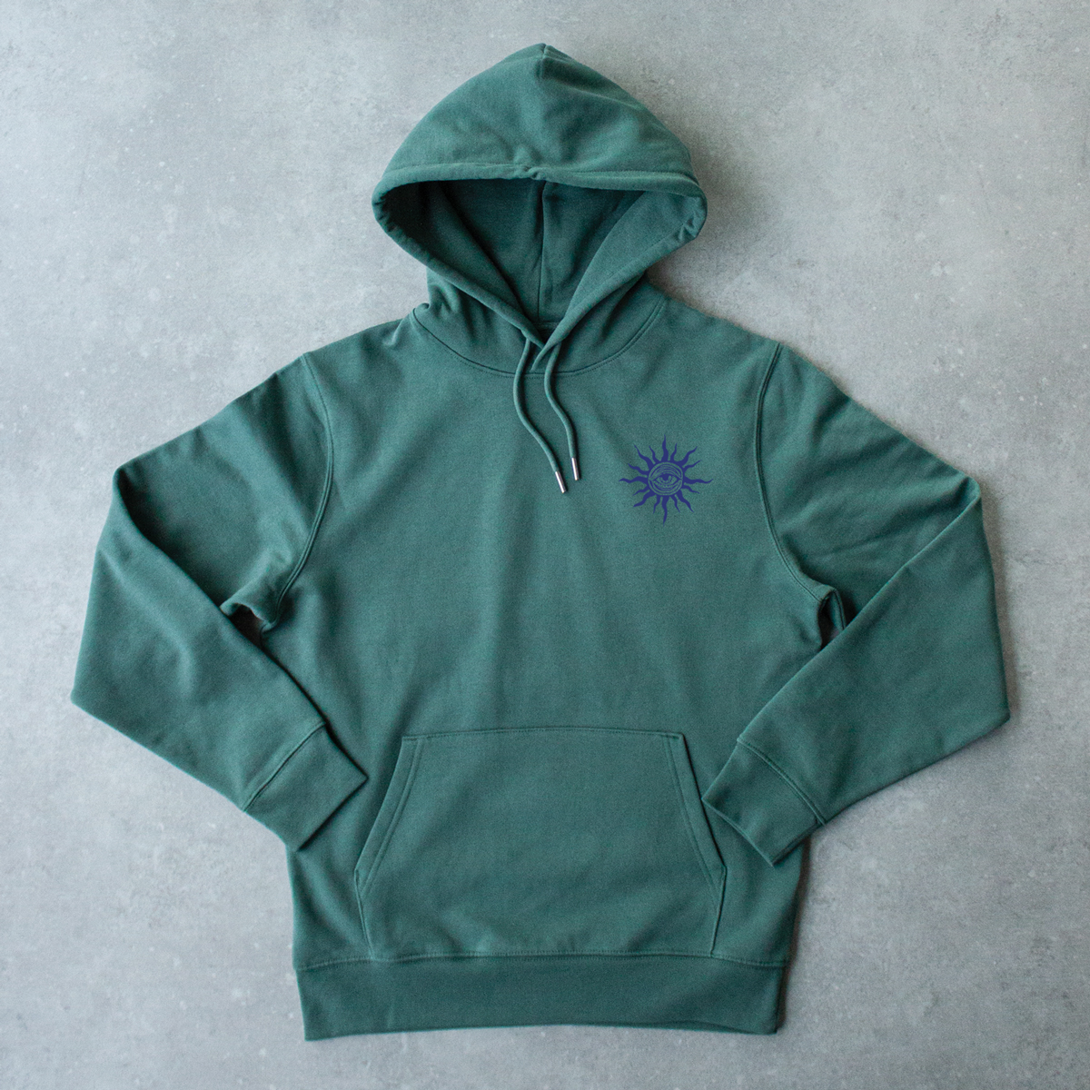 SWEAT-capuche-vert-logo-poitrine-soleil-spychedelique-rock-ca-clak.jpg